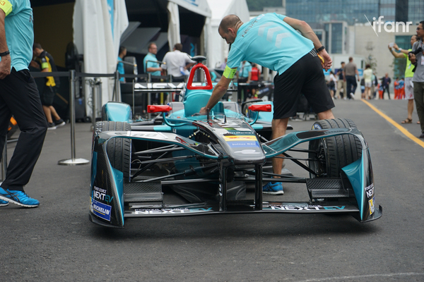 码报:【j2开奖】亲历 Formula E 香港揭幕战：光是探讨技术，那你还不懂电动版 F1 的精髓