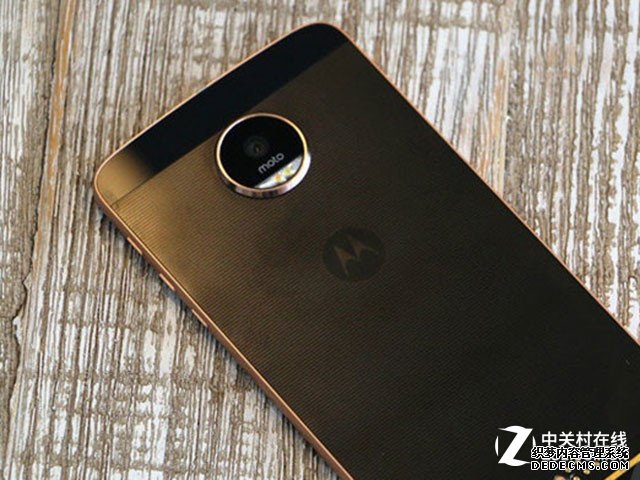 “拆机”5秒变新机 MOTO Z报价3999元 