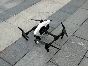 wzatv:【j2开奖】土豪组建一支无人机编队，就为了拍城市夜景。