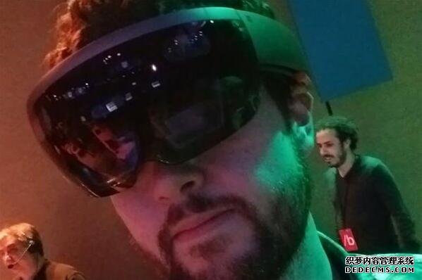 HoloLens并非终点，微软裸眼式全息投影技术曝光 