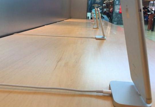 【j2开奖】苹果店取消展示iPhone安全绳，胆真肥！