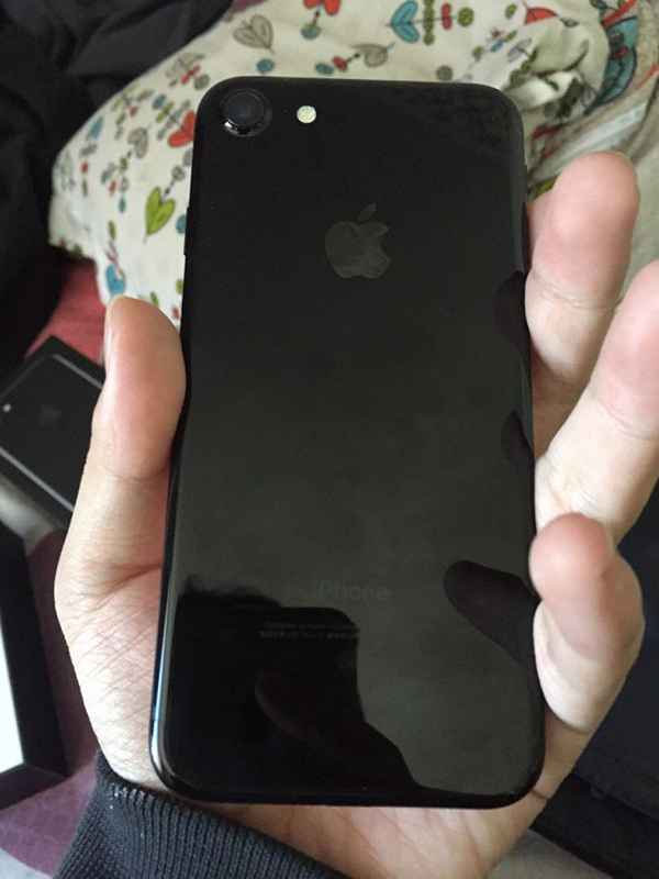 码报:【j2开奖】亮黑色iPhone7裸机体验：低调的人还是别买了