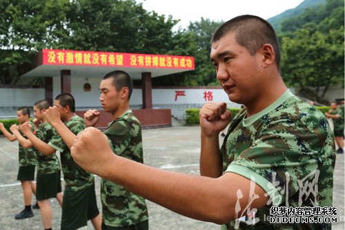 能扛能打 新训男儿沙场亮真功