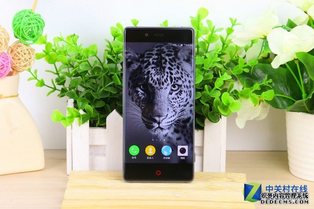 延展视觉 首款无边框手机nubia Z9首测 