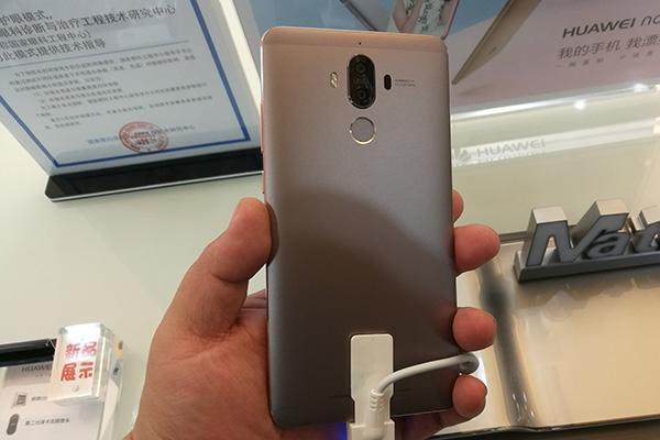 【j2开奖】华为Mate9中国版真机秀 你绝对没发现它有两种版本