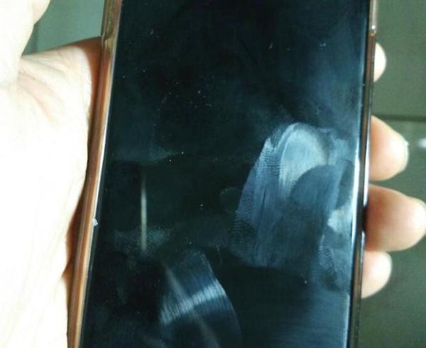 码报:【j2开奖】当阿明的苹果iPhone 6s自动黑屏死机后