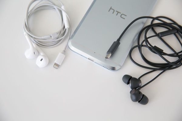 报码:【j2开奖】HTC 出新机：Bolt 配置太奇葩，去年旗舰今年发