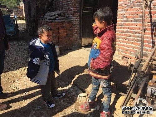 网红“小马云”9岁读一年级 村民称其智障