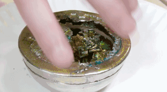 码报:【j2开奖】求婚买什么钻戒，用一堆废铜烂铁做一个就好了！