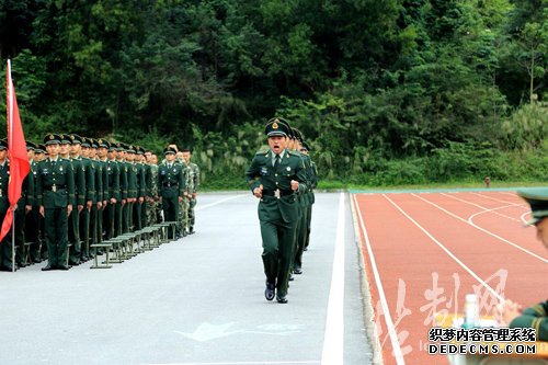 边防部队高等专科学校军事会操掠影