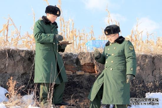 黑龙江鸡东边防官兵挖掘出1555发子弹