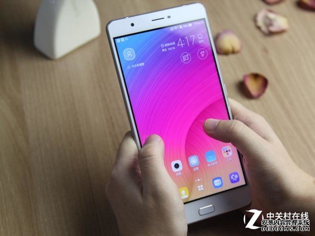 无缝美感 华硕Zenfone 3傲视报价3999元 