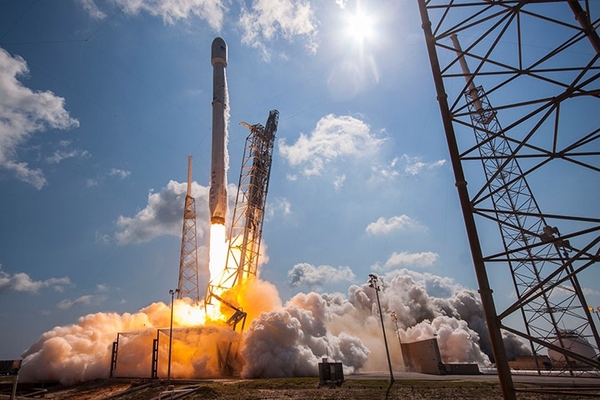 【j2开奖】查清事故原因后 SpaceX 又精神了，本周日将一举发射 10 颗卫星