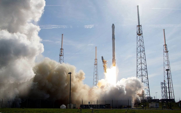 【j2开奖】查清事故原因后 SpaceX 又精神了，本周日将一举发射 10 颗卫星