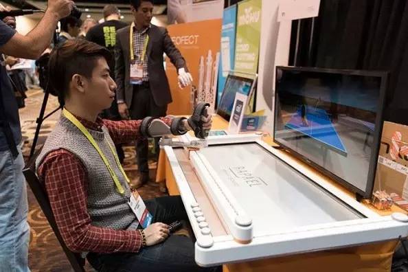 报码:【j2开奖】【j2开奖】CES 2017 上除了无人驾驶，还有各种酷炫的电视和用眼球控制的手机