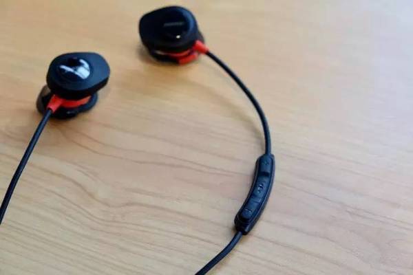 wzatv:【j2开奖】Bose 运动耳机新品，内置心率传感器