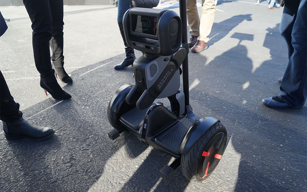【j2开奖】【CES 2017】自动停车助手，这应该是今年 CES 最出彩的机器人