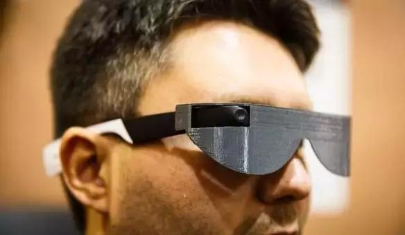 【j2开奖】谷歌眼镜弱爆了，这个眼镜让盲人也能看清世界！