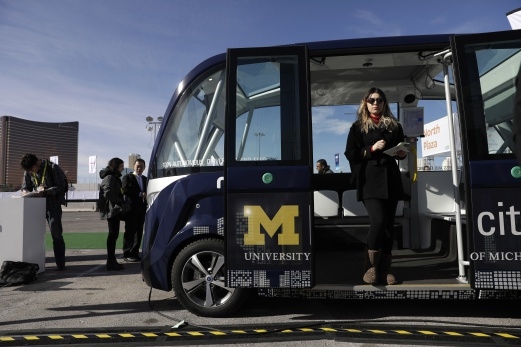 【j2开奖】美国第一台自动驾驶电动巴士在赌城上路了，你要不要去免费坐一坐？