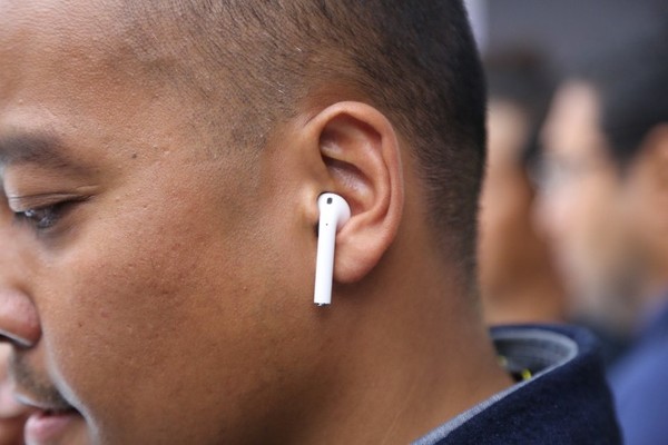 报码:【j2开奖】苹果AirPods已经占领无线耳机市场，买！