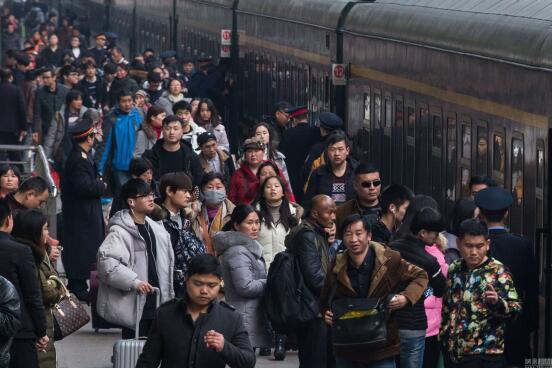 码报:【j2开奖】2017春运：火车返乡人均15.36小时 旅客耗费62万年