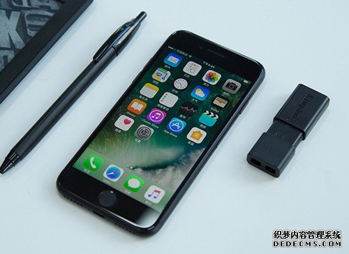 苹果手机销量大危机 库克的翻盘大招就看iPhone8了！