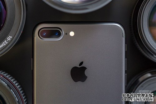 这就是苹果新的大招：iPhone 8更High了！