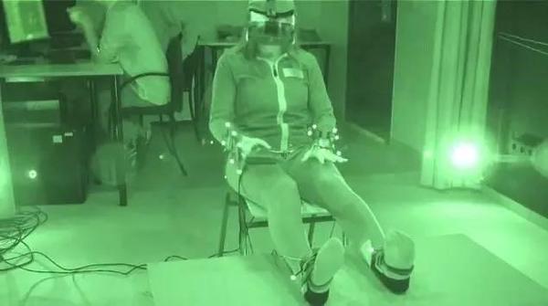 【j2开奖】戴上VR头盔就能体验「灵魂出窍」，你敢试试吗？