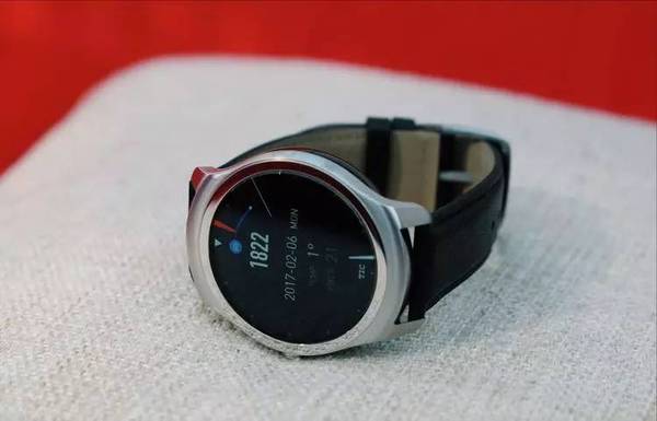码报:【j2开奖】Ticwatch2 NFC 版上手：手表支付的「排头兵」