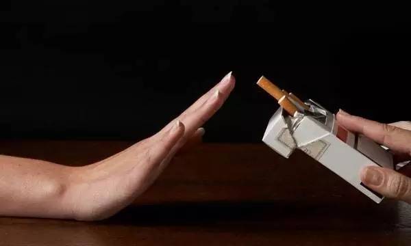 码报:【j2开奖】起床30分钟内就抽烟的人，把自己的肺癌风险提高了八成！