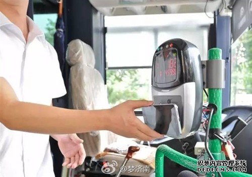 中国移动推出NFC手机卡 刷手机坐公交