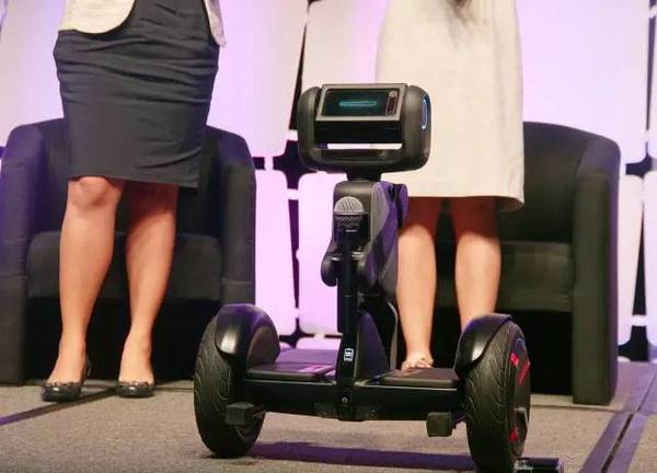 【j2开奖】这个机器人厉害了！路萌登上世界新兴技术峰会舞台成国际创新典范