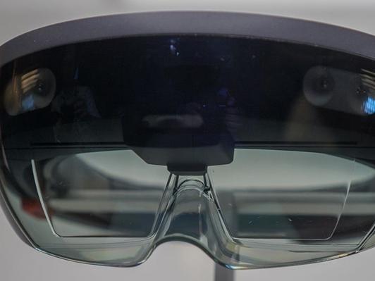 码报:【j2开奖】传微软HoloLens因缺乏对手将跳级开发第三版