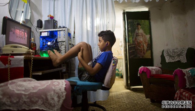 在 1120 万人口的古巴，贩卖硬盘内容变成一项越来越赚钱的生意