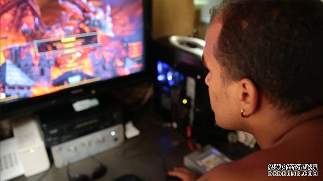 在 1120 万人口的古巴，贩卖硬盘内容变成一项越来越赚钱的生意