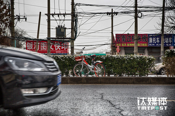 码报:【j2开奖】历时2个月吐血拍摄，我们记录了城市街头的单车“混战”丨钛媒体影像《在线》48期