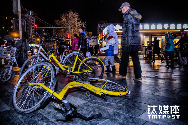 码报:【j2开奖】历时2个月吐血拍摄，我们记录了城市街头的单车“混战”丨钛媒体影像《在线》48期