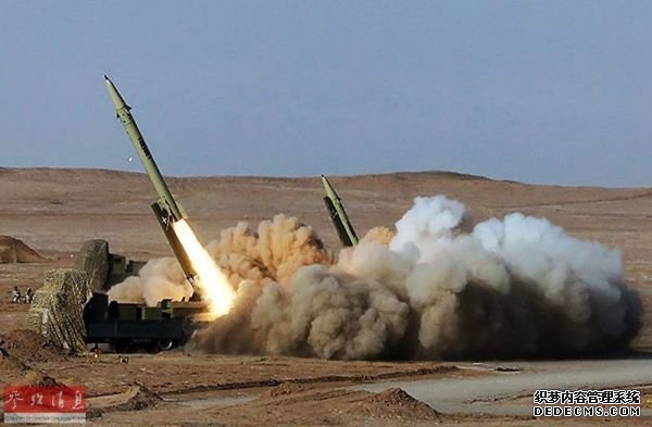 ↑资料图：伊朗陆军发射地对地战术导弹。