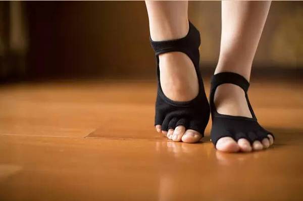 【j2开奖】穿上这双教人跳舞的袜子，摩擦，摩擦，迈出魔鬼的步伐 | 潮科技