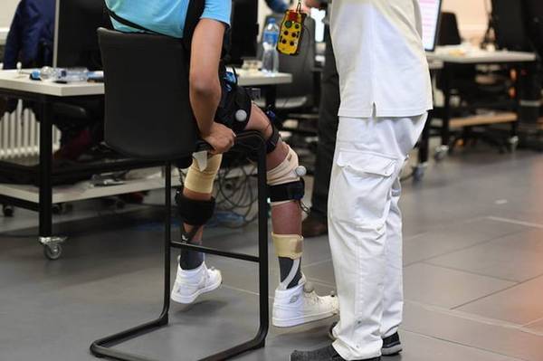 报码:【j2开奖】治愈瘫痪：首位临床病人正在测试脊椎植入装置