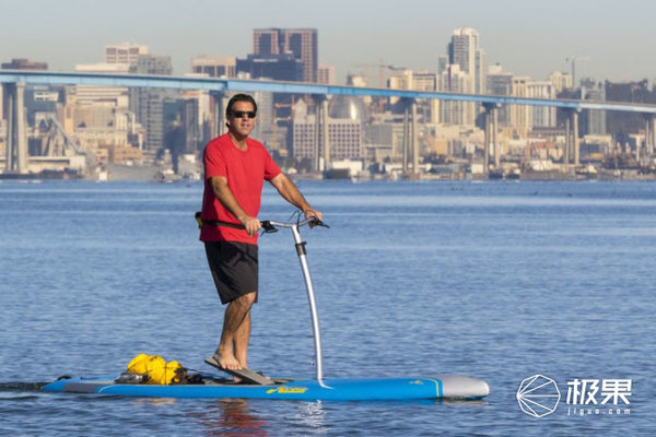 报码:【j2开奖】有了这只脚踏式水上滑板，零基础小白也能冲浪