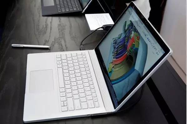 报码:【j2开奖】买笔记本不妨多等1个月！Surface Book 2或引发新一轮价格战