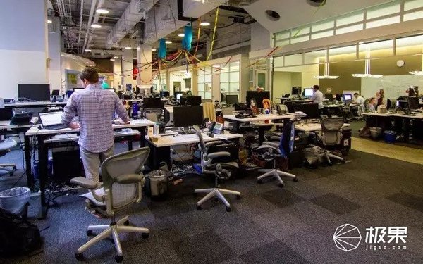 报码:【j2开奖】每天厮守18小时都不累，谷歌腾讯阿里都用的什么椅子？