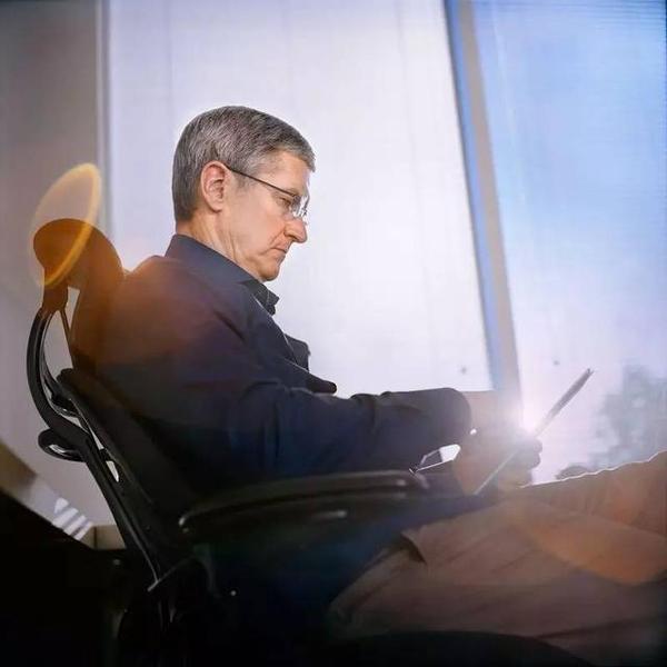 wzatv:【j2开奖】苹果的CEO告诉你，靠什么撑起7000亿美金的未来？