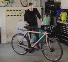 报码:【j2开奖】什么鬼？谷歌做了一辆无人驾驶自行车？假的！