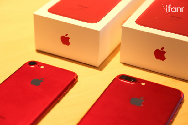 报码:【j2开奖】【首发】红色 iPhone 图赏：这颜色，有毒！