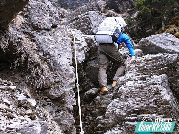 报码:【j2开奖】登山徒步我有套路，“选对登山包，老腰不受伤”