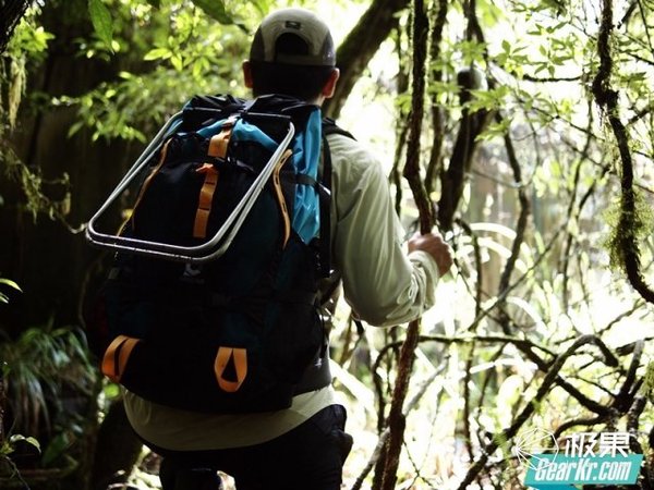 报码:【j2开奖】登山徒步我有套路，“选对登山包，老腰不受伤”