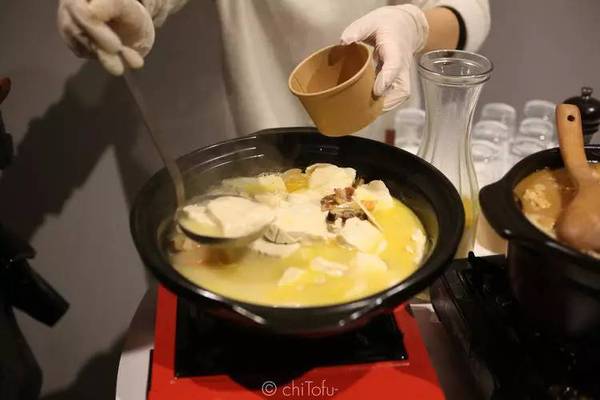 码报:【j2开奖】她请很多人来吃豆腐，只是因为豆腐最能代表她对食物设计的心意