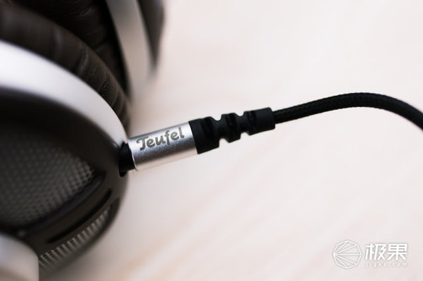 wzatv:【j2开奖】来自德国的头戴耳机，军工品质HiFi级音质表现
